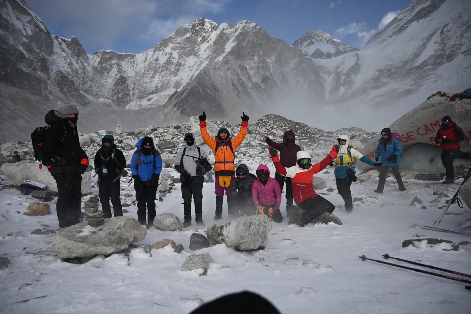 hiking-nepal-everest-base-camp-EBC-got-to-get-out-group-1