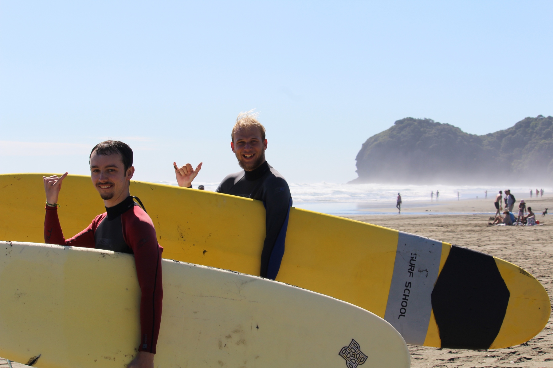 surfing-piha-auckland-new-zealand-got-to-get-out-1